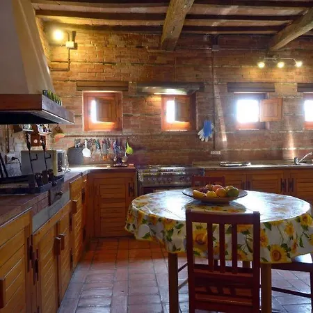Vaiano Sleeps 18 Pool Air Con Wifi Casa vacanze Vaiano (Lazio)