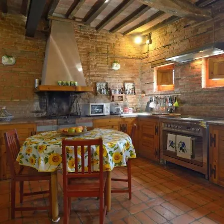 Vaiano Sleeps 18 Pool Air Con Wifi Casa vacanze Vaiano (Lazio)