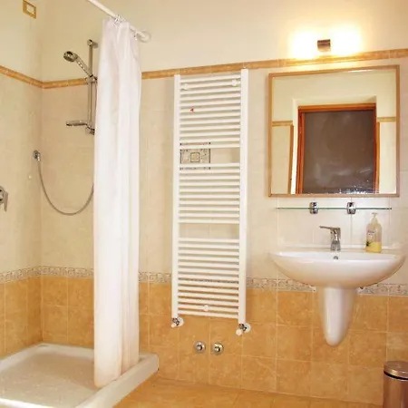 Vaiano Sleeps 18 Pool Air Con Wifi Casa vacanze