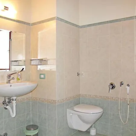 Vaiano Sleeps 18 Pool Air Con Wifi Casa vacanze Vaiano (Lazio)