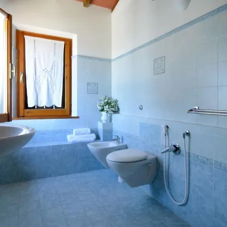Vaiano Sleeps 18 Pool Air Con Wifi Casa vacanze *